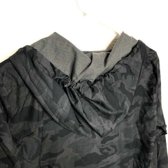 Vuori Outdoor Trainer Shell black gray camo zip front hooded jacket size Small - Picture 15 of 16